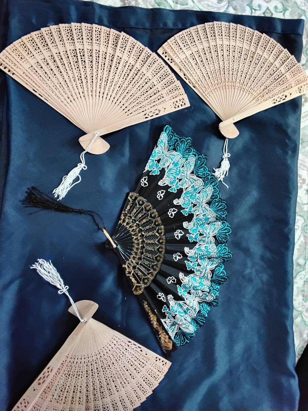Hand Fans - Picture 4 of 4